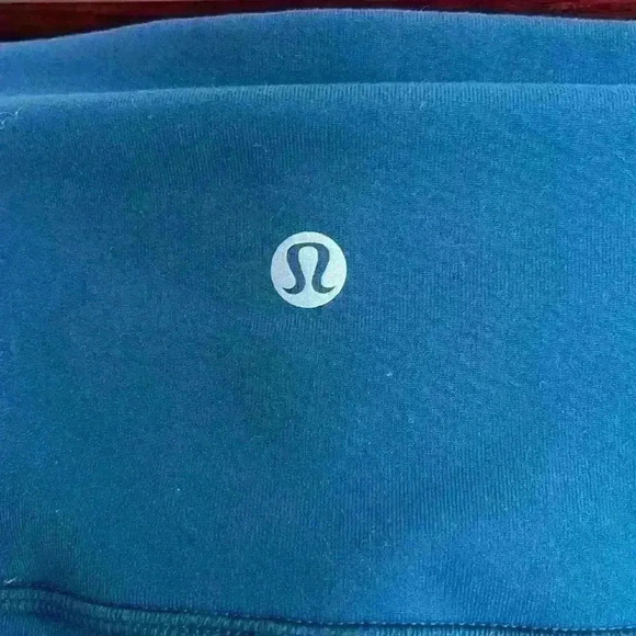 Lululemon high rise legging laser cutout Women's size 6 - Picture 5 of 8